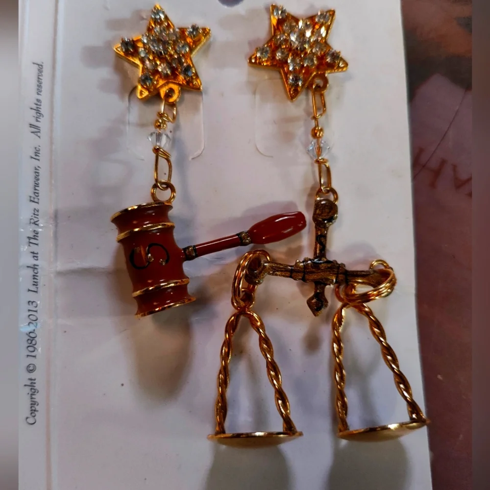 ⭐Rare Lunch at the Ritz Legal snackle earrings⭐ - Picture 1 of 4